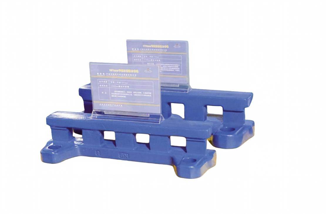 Large Pitch High-Strength Traction Pin Rail