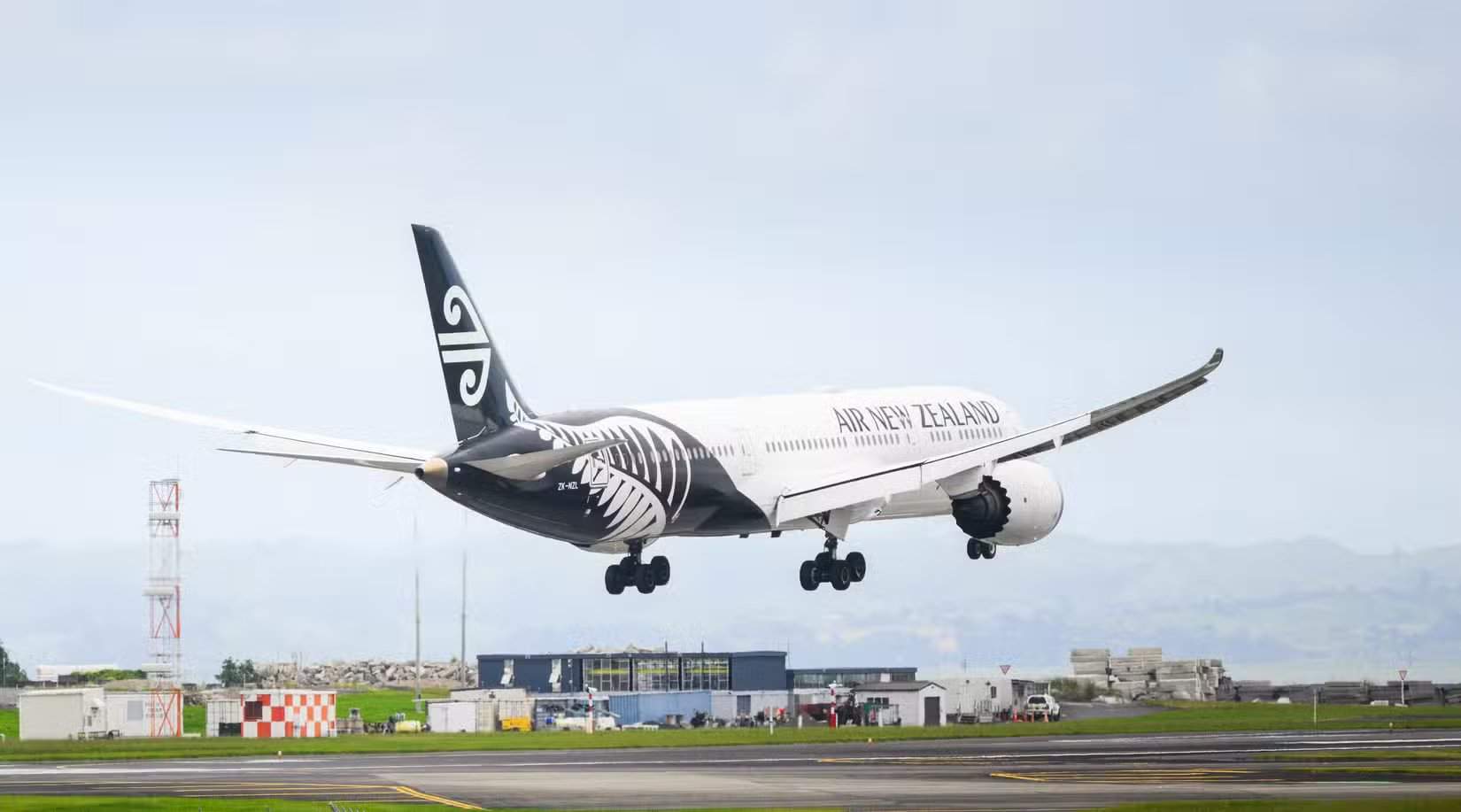 Air New Zealand ZK-NZL Boeing 787-9 Dreamliner bei der Landung am Auckland International Airport