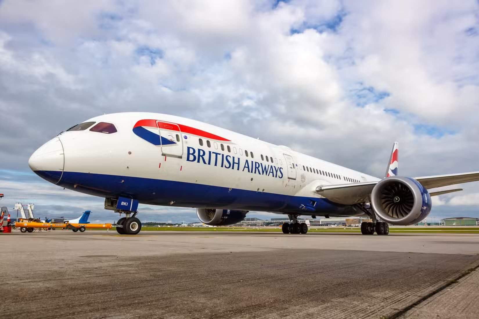 طائرة بوينغ 787-9 للخطوط الجوية البريطانية على الأرض