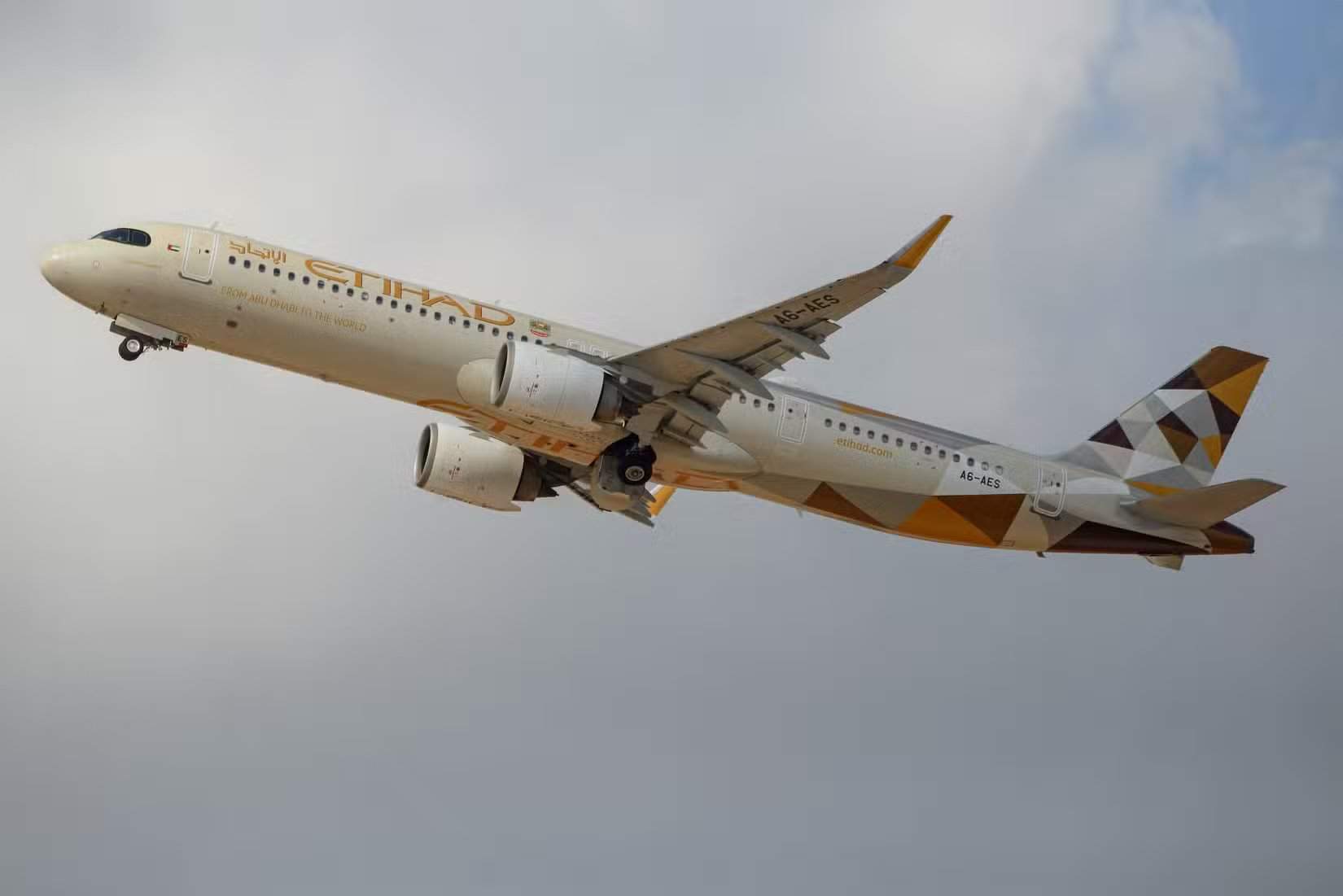 Interior da cabine de passageiros do Airbus A321neo da Etihad Airways
