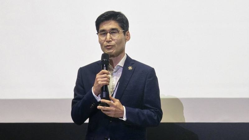 Представитель Anthropic в Корее Чхве Гиён (Choi Ki-young) выступает на пресс-конференции в отеле Conrad в районе Йоидо, Сеул, 17-го числа текущего месяца. / Фото: репортёр Квон Ёнсам
