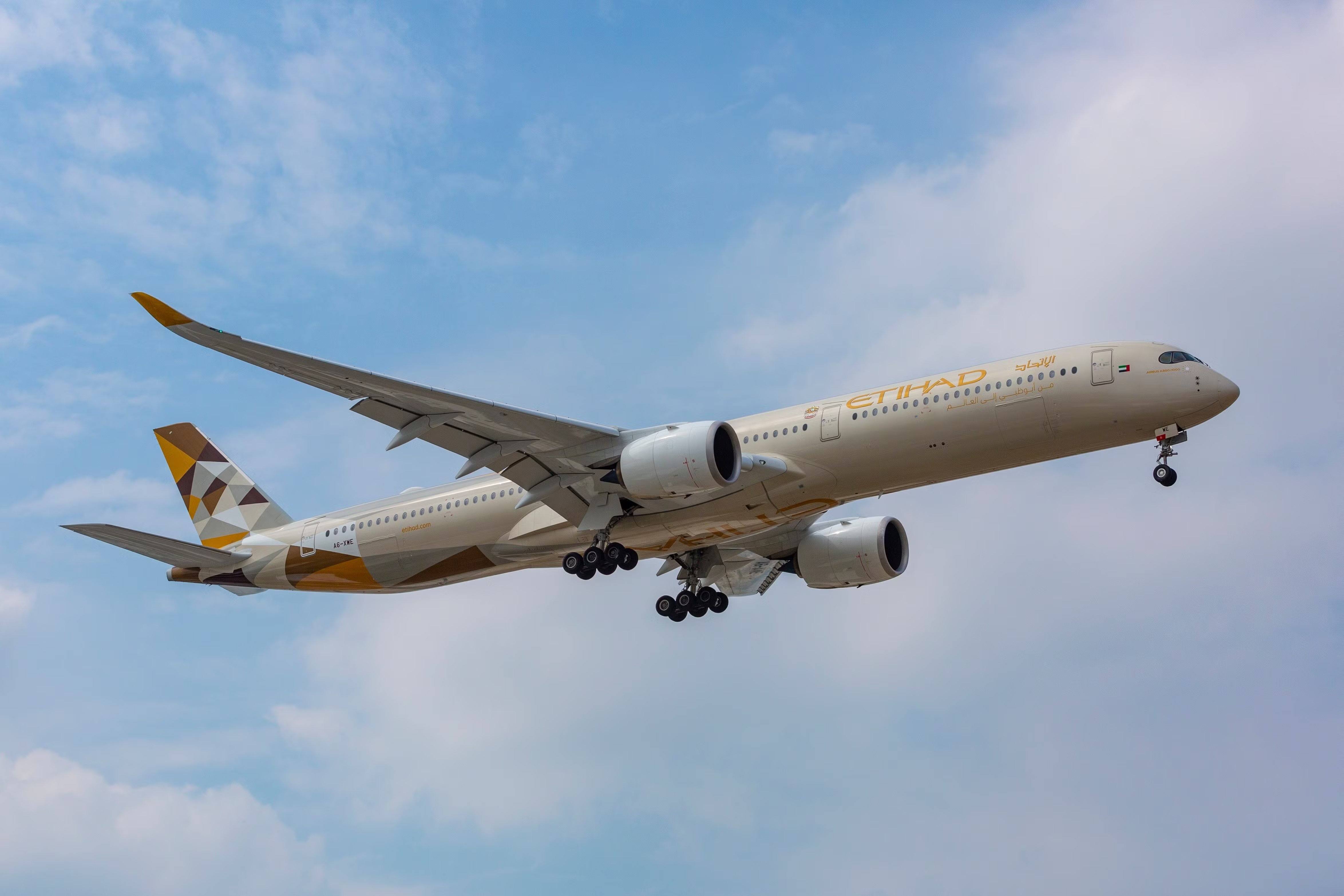 Airbus A350-1000 de Etihad Airways aterrizando