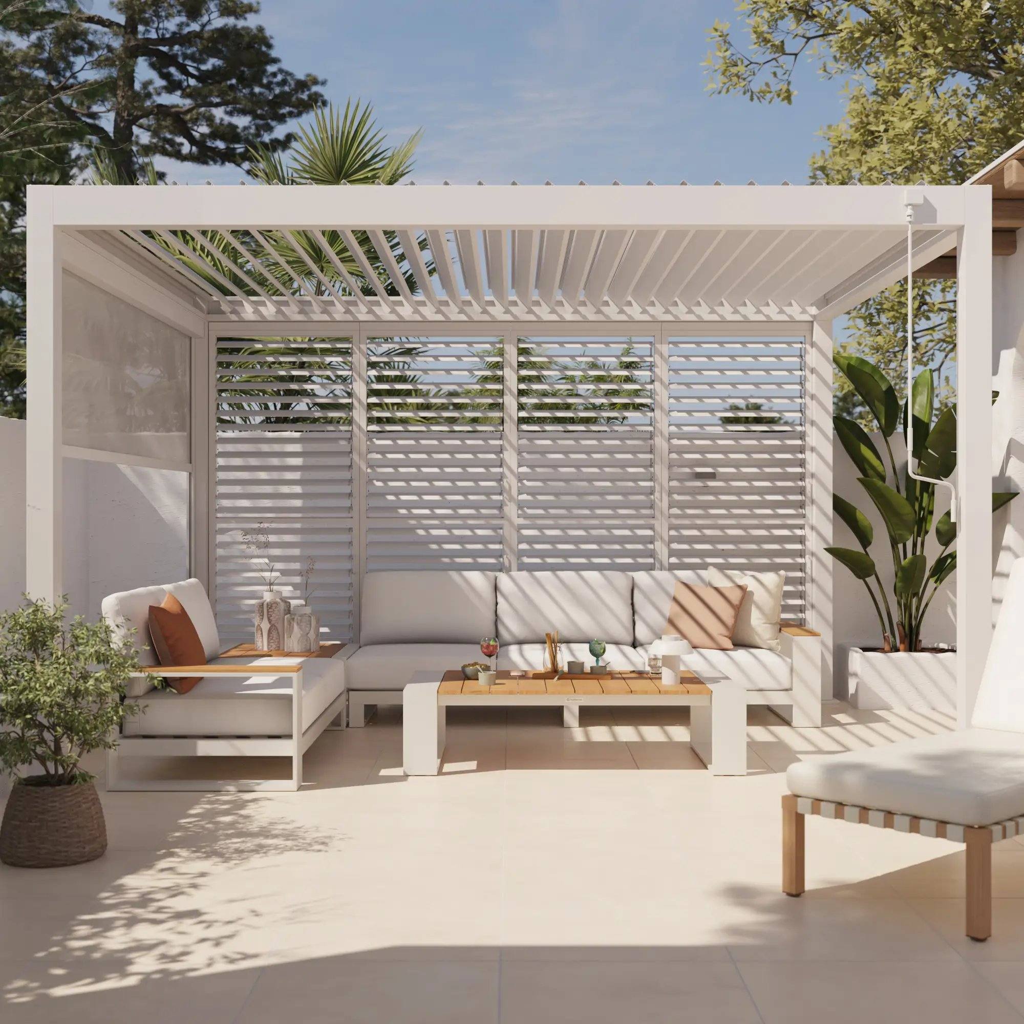 Außenwohnzimmer mit weißer Pergola