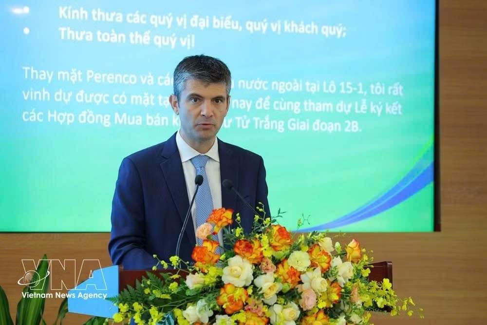 Le président de Perenco Cửu Long, Benoît Robert, s'engage à ce que Perenco, en collaboration avec ses partenaires, continue d'accompagner et de soutenir la Compagnie pétrolière Cửu Long tout au long de la mise en œuvre du projet.