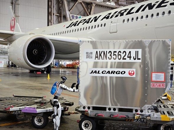 Einsatzfall humanoider Roboter am Flughafen durch GMO AIR