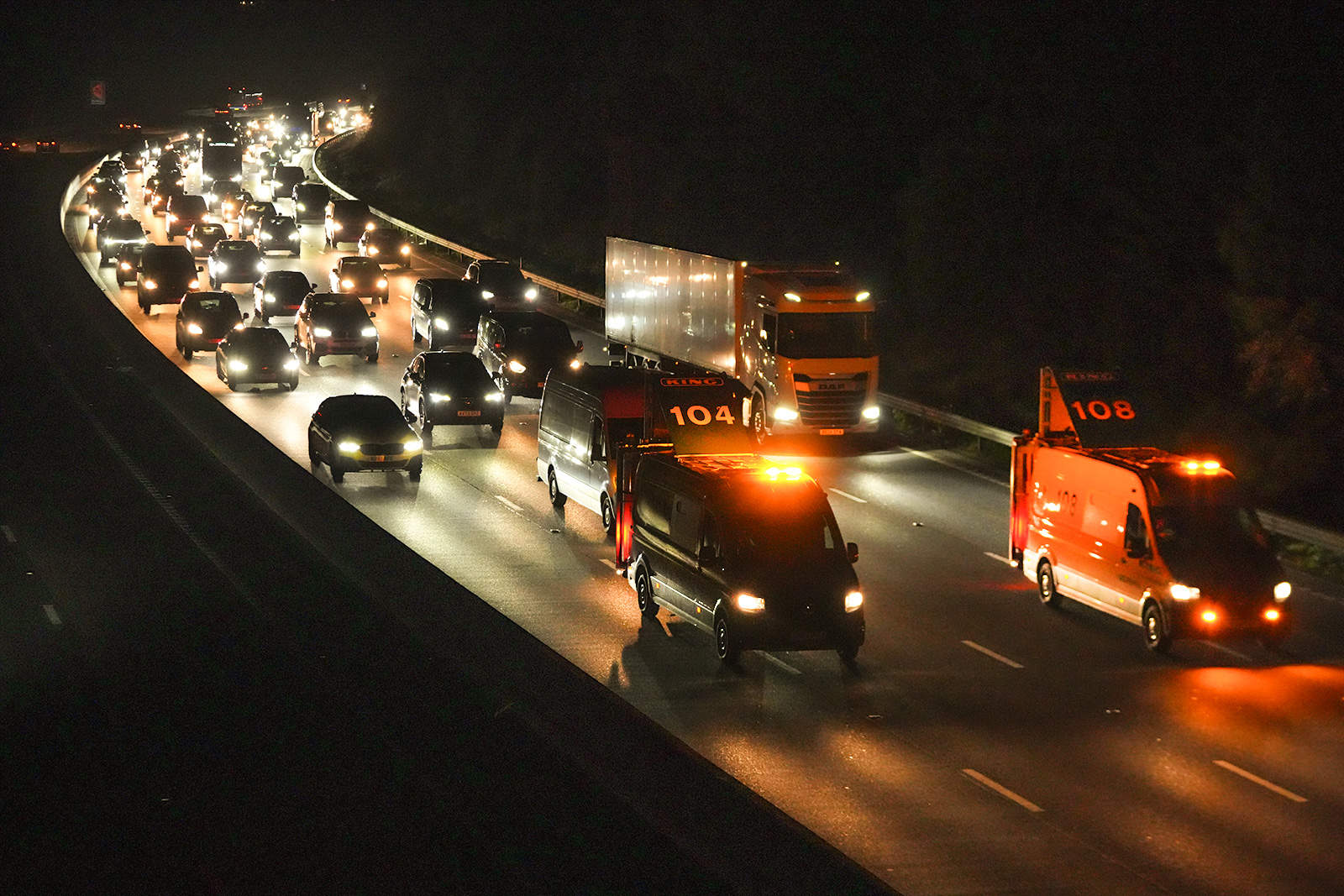King Highway – Einführung neuer Fahrzeuge für die erweiterte mobile Fahrspursperrung zur Erhöhung der Sicherheit im Autobahnnetz