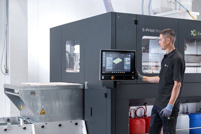 إكس ون تطلق نظام S-Print Pro لربط الرمل بالرش، مستهدفة مسابك الصب الصغيرة