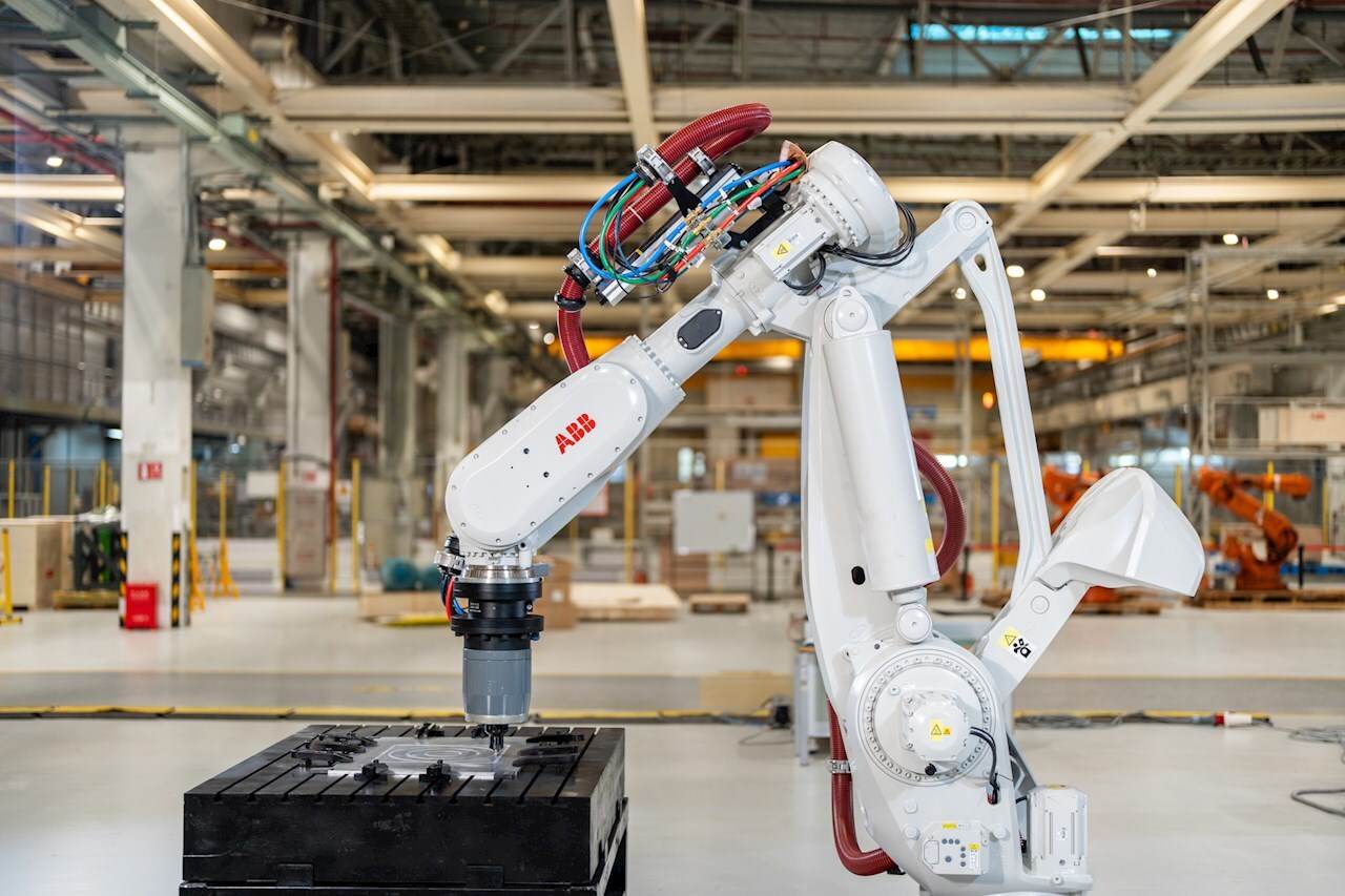 Masayoshi Son kündigt an, dass SoftBank mit der Massenproduktion von Robotern begonnen hat und „weltweit führend“ werden will