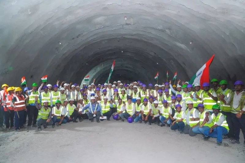 L&T completa el tercer túnel para tren bala