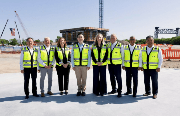 Le PDG de LS Cable & System, Koo Bon-kyu, participe à l’événement lié à la construction de la tour VCV de l’usine de câbles sous-marins de LS GreenLink à Chesapeake, en Virginie