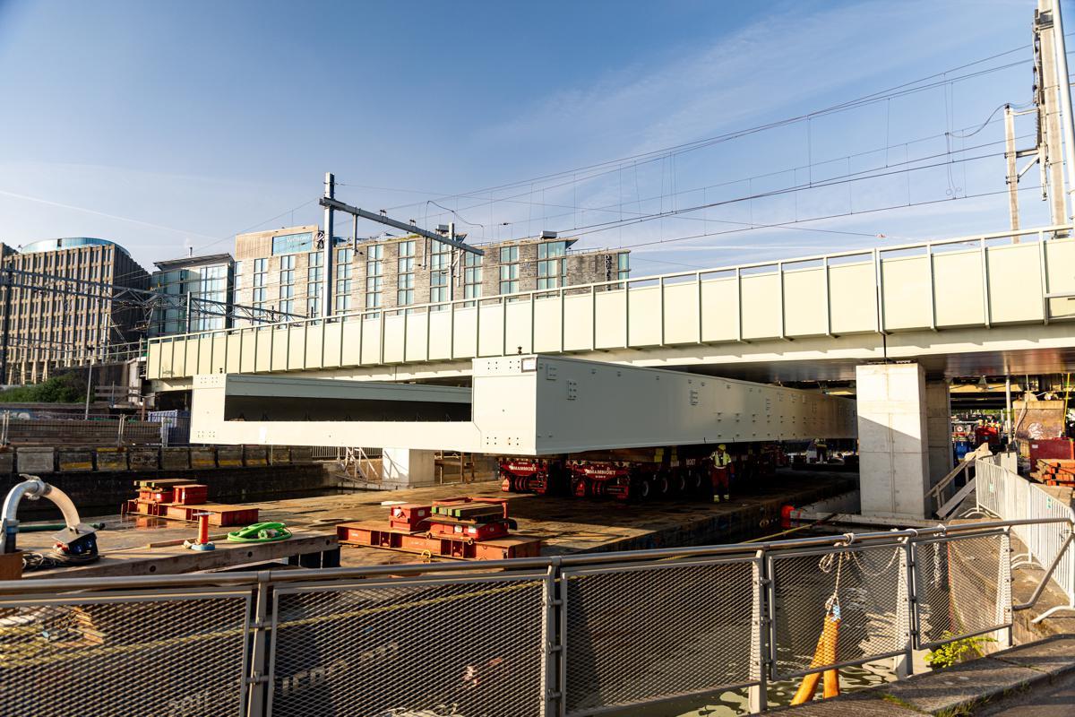 Heavy lifting meets urban railway renewal at Amsterdam Central Station