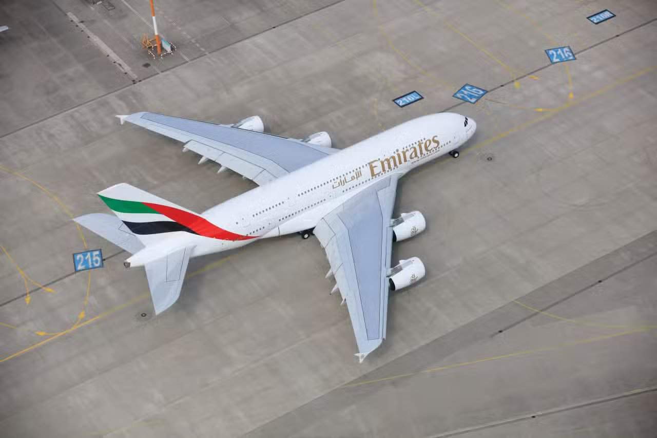 Emirates Airbus A380 in offizieller Lackierung auf einer Langstreckenroute
