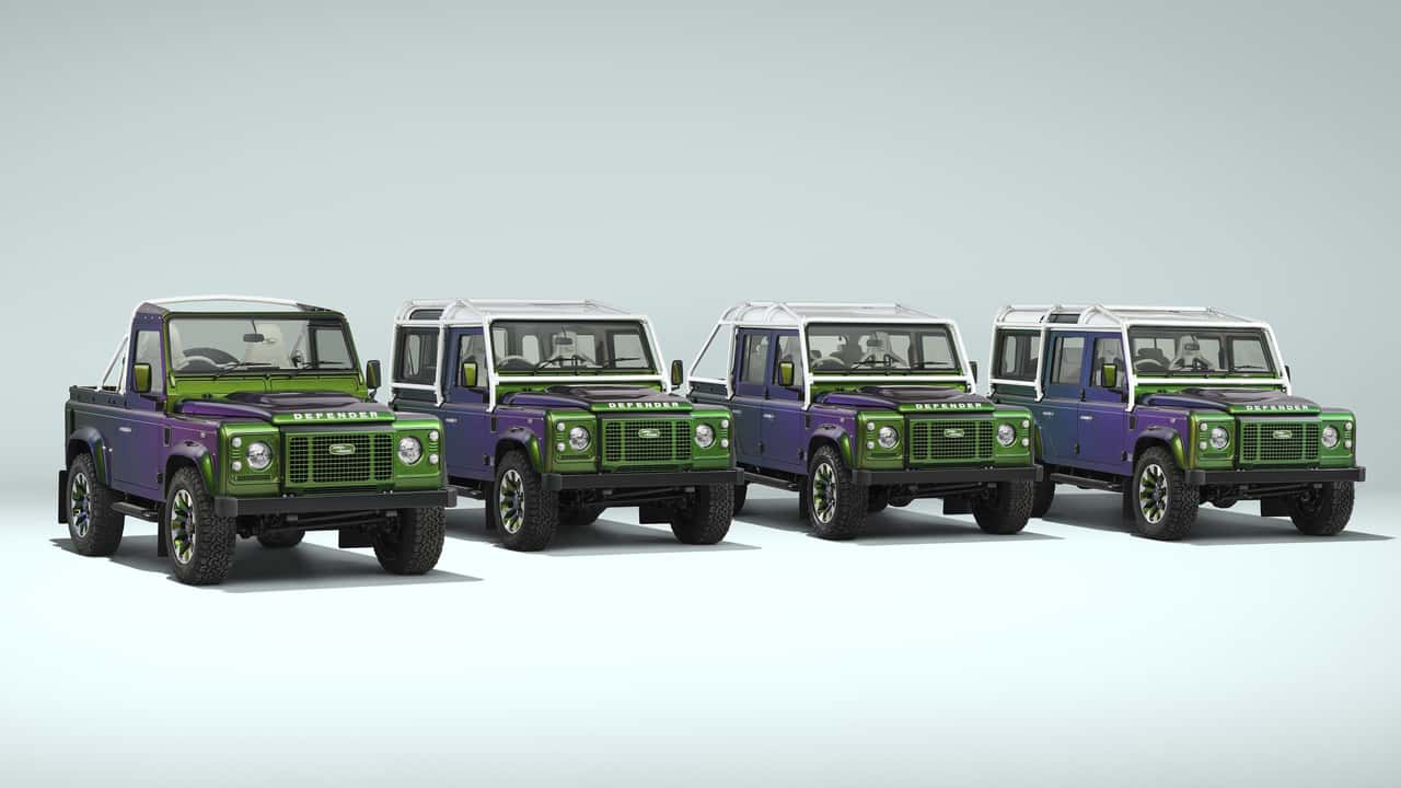 سيارة لاند روفر كلاسيك ديفيندر V8 (2026) بطلاء متغير اللون Spectral Green