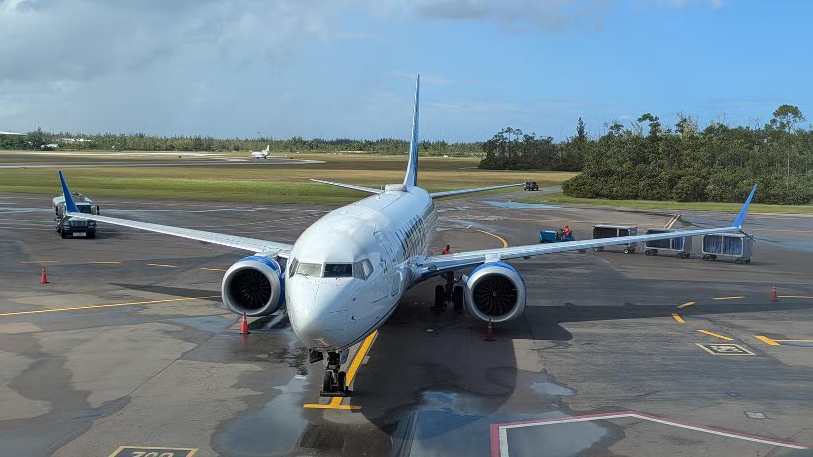 United Airlines Boeing 737 MAX 8