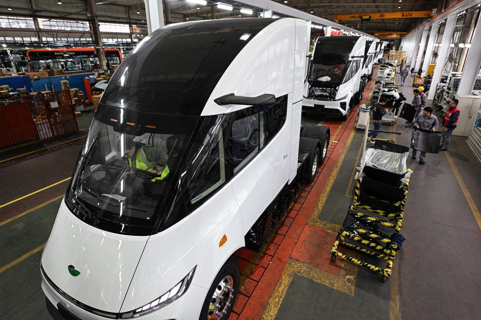 CHINE-ÉCONOMIE-AUTOMOBILE-VÉHICULES ÉLECTRIQUES-CAMIONS