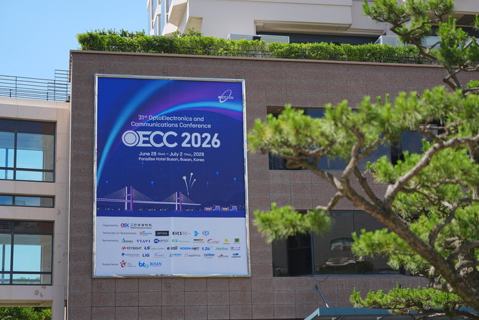 The 31st Optoelectronics and Communications Conference (OECC 2026) is being held at the Paradise Hotel in Busan. The event will run until the 2nd of next month, with event posters displayed on the walls of the venue. [Optical Society of Korea]