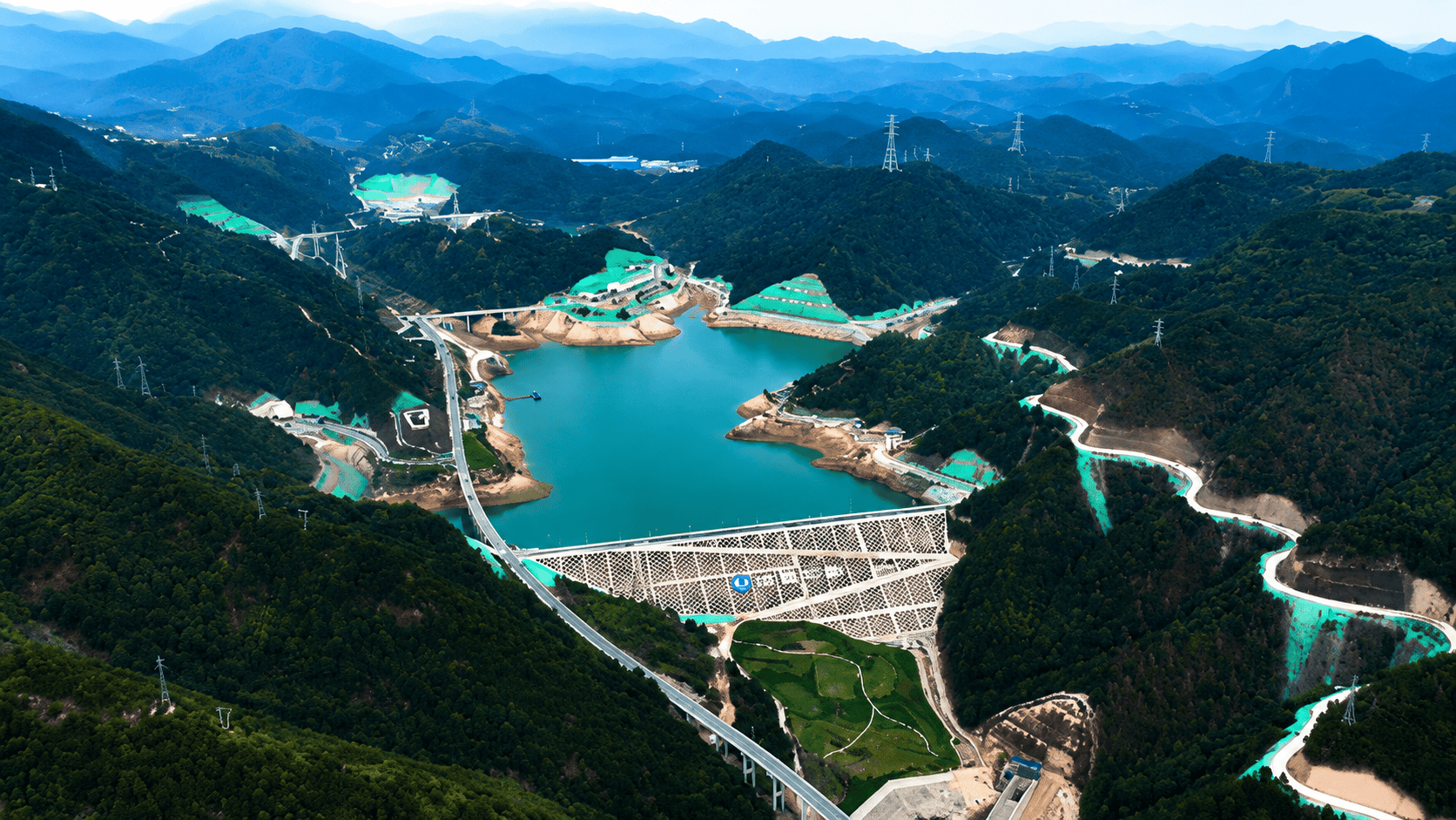 总装机容量170万千瓦的浙江天台抽水蓄能电站，安装4台42.5万千瓦的可逆式水轮发电机组，单机容量位居国内抽水蓄能机组首位；额定水头724米，为目前世界同类项目之最；预计每年可提供约17亿千瓦时的清洁