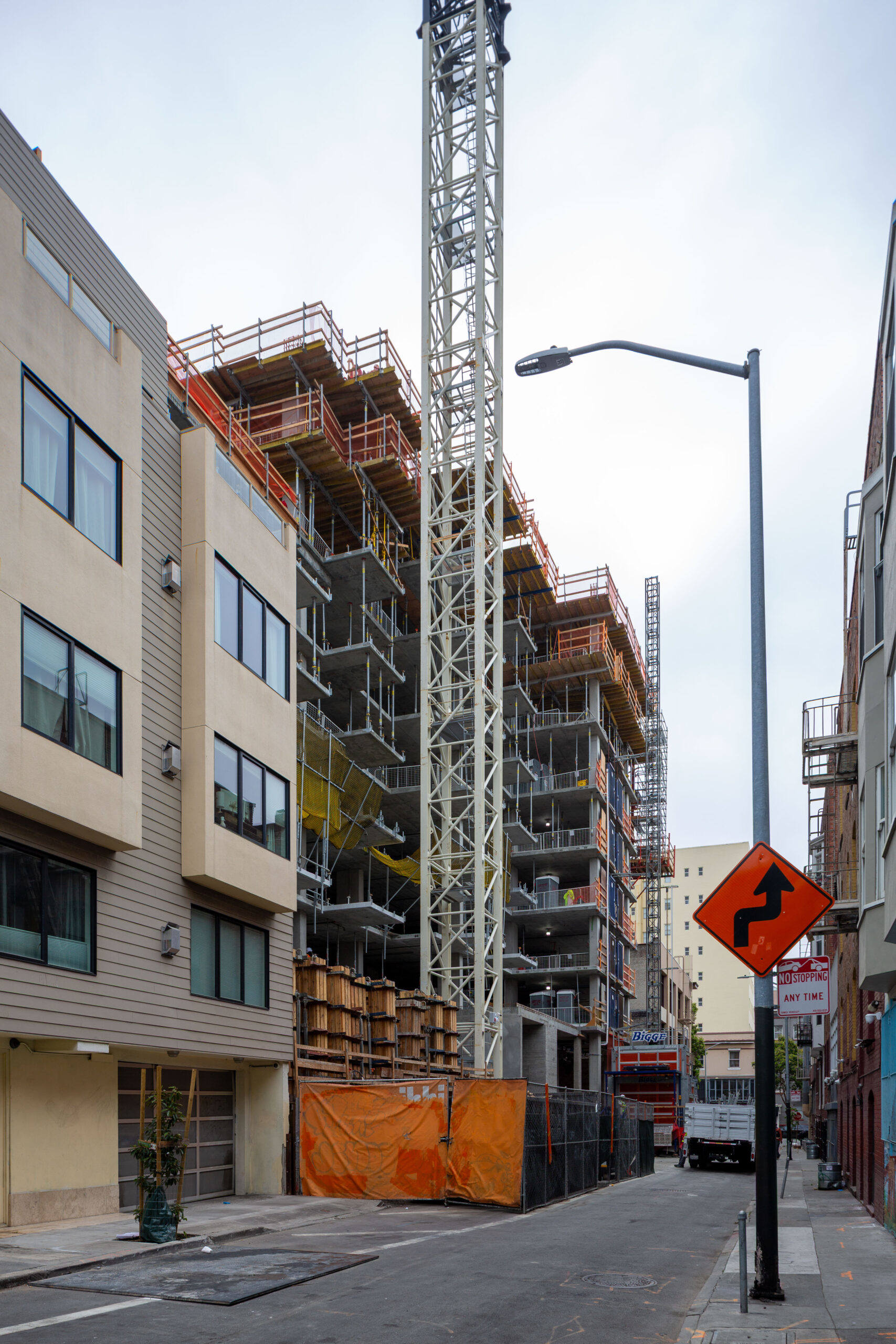 1123 Sutter Street rising over Hemlock Street, image by author