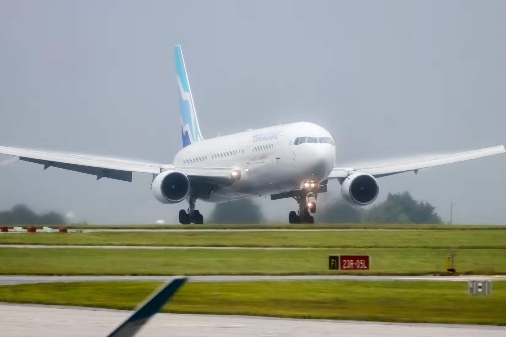 EuroAtlantic Airways 767-300ER bei der Landung