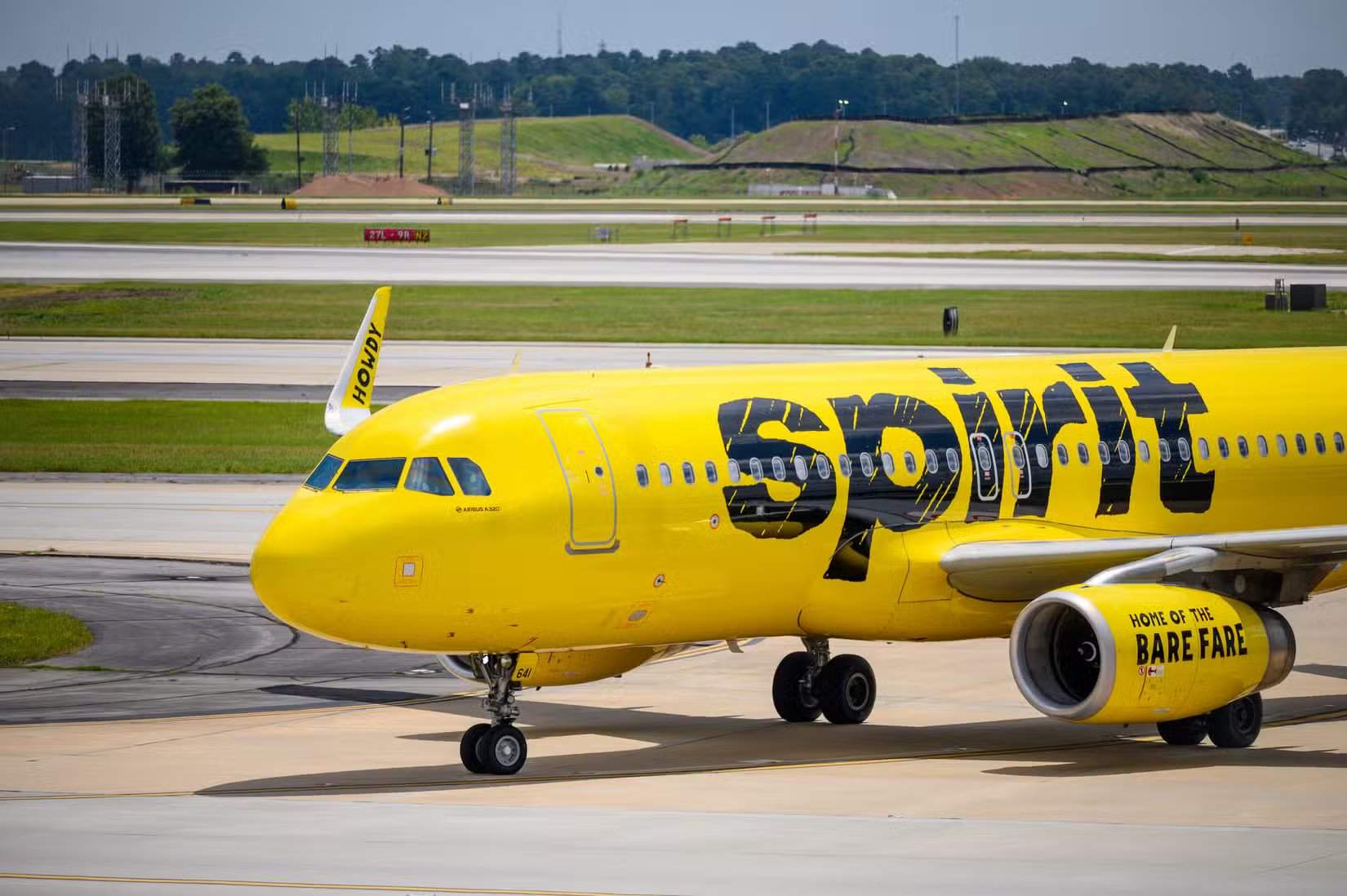 Самолёт Spirit Airlines Airbus A320 рулит в ATL