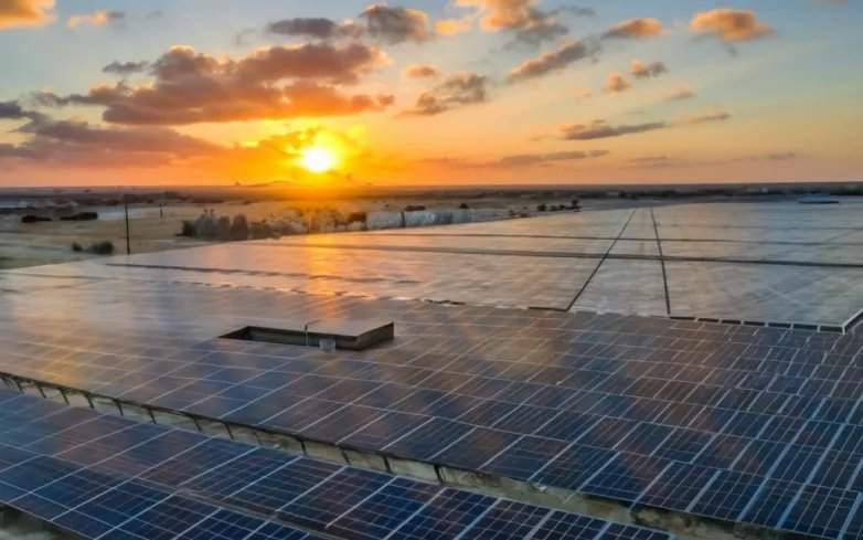 Africa Greenco und SafiriPower unterzeichnen 50-Megawatt-Solarabkommen