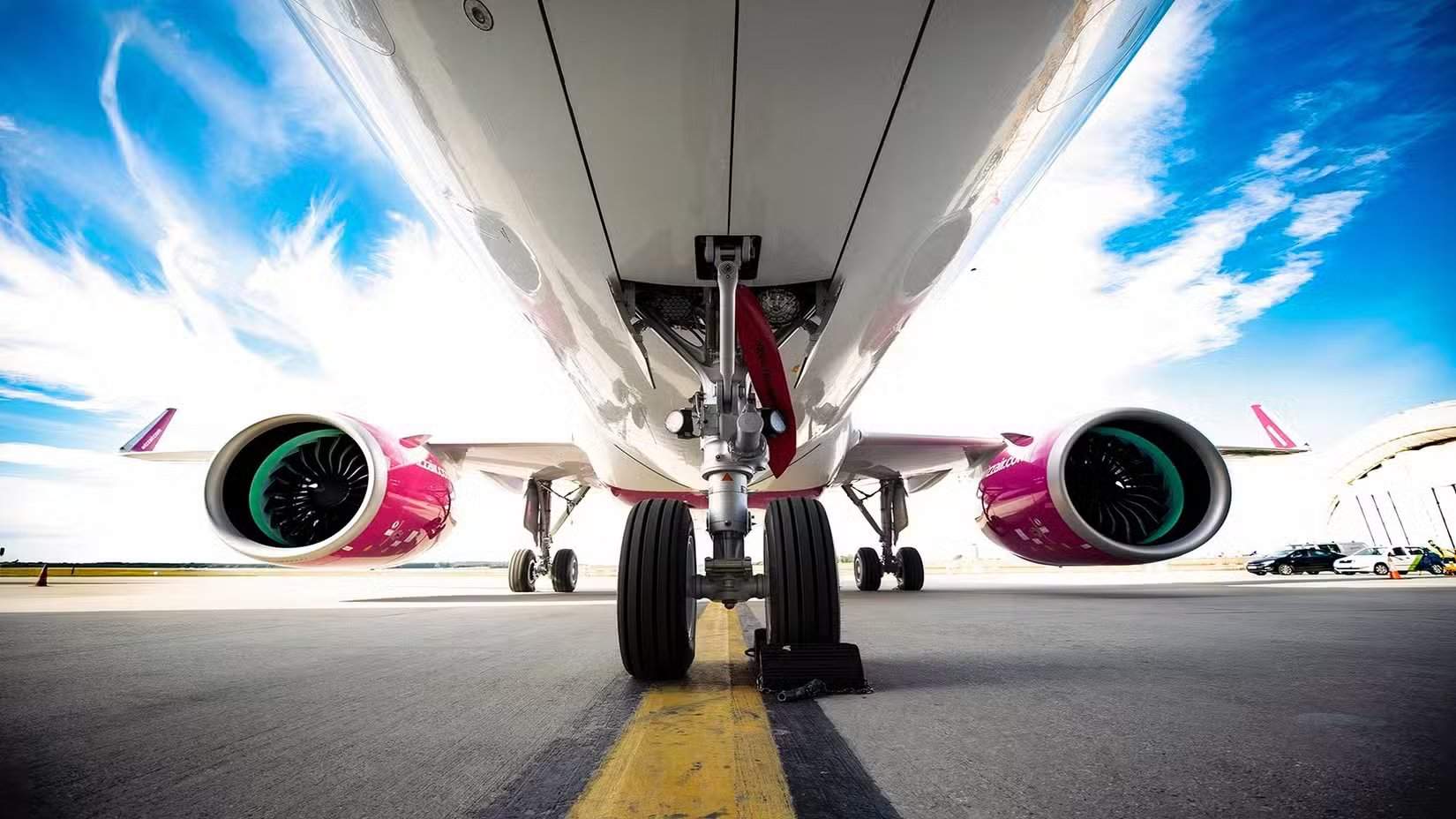 Wizz Air Airbus A321 am Boden