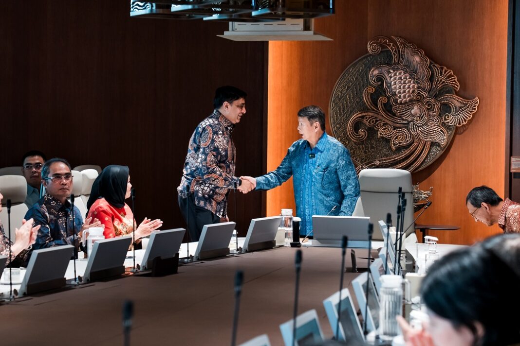 Indosat Ooredoo Hutchison и Arsari Group официально запустили PT Infra Fiber Teknologi (IFT) как независимую платформу цифровой оптоволоконной инфраструктуры, направленную на укрепление национальной связующей магистрали через сеть открытого доступа (open access) и поддержку готовности Индонезии к вступлению в эпоху ИИ.