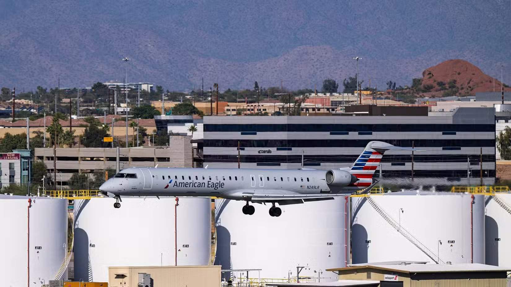 American Eagle CRJ900 landet in Phoenix