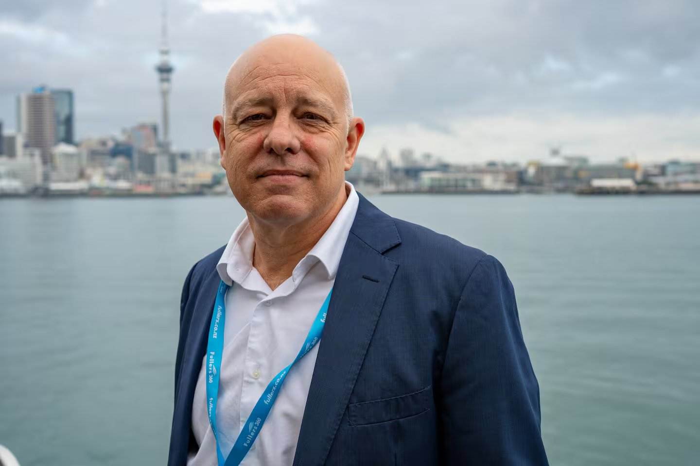 Mike Horne, PDG de Fullers, indique que les tests de son entreprise montrent que le coût énergétique d’un ferry entièrement électrique est inférieur de 70 à 75 % à celui d’un ferry diesel équivalent. Crédit photo : Corey Fleming