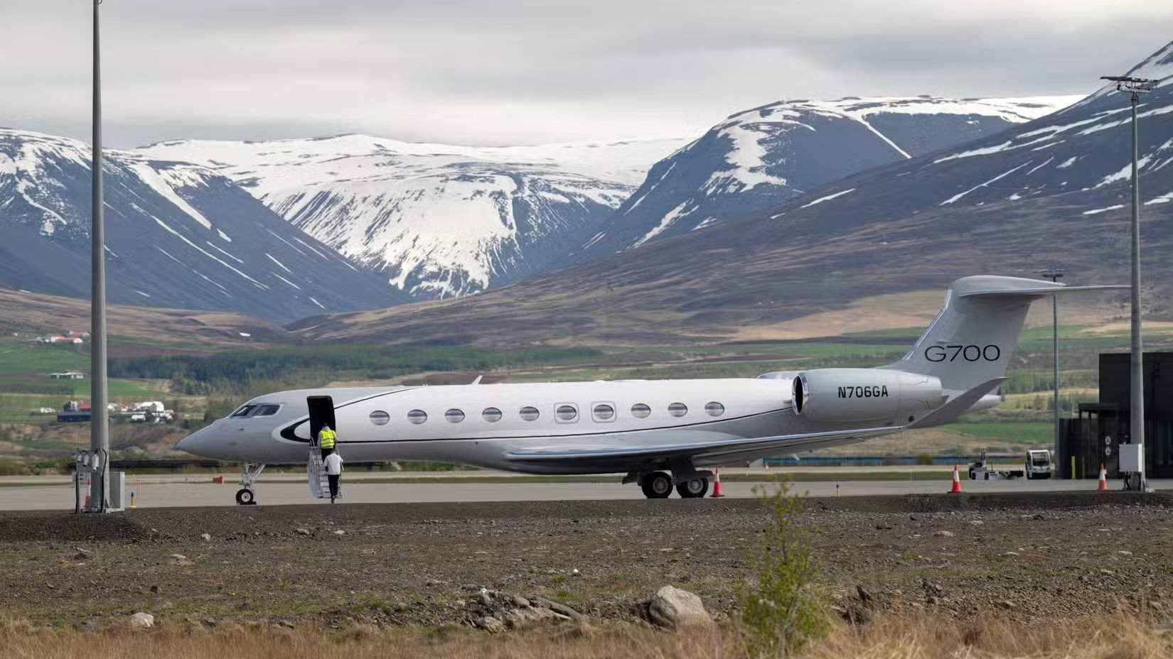 New Gulfstream G700 N706GA business jet maiden flight to Iceland
