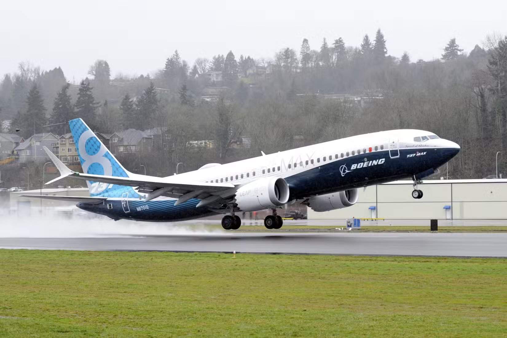 Décollage d'un Boeing 737 MAX 8