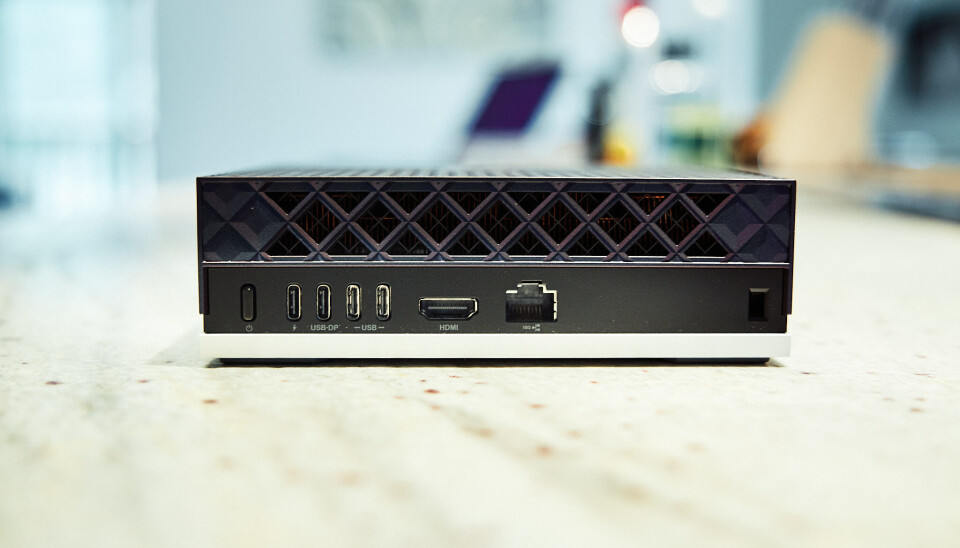 Wie der DGX Spark verfügt auch der Ryzen AI Halo über vier USB-C-Anschlüsse (einer für die Stromversorgung) sowie HDMI und einen 10-Gbit/s-RJ45-Netzwerkanschluss. Bemerkenswert ist das Fehlen jeglicher Hochgeschwindigkeits-Netzwerkschnittstelle.