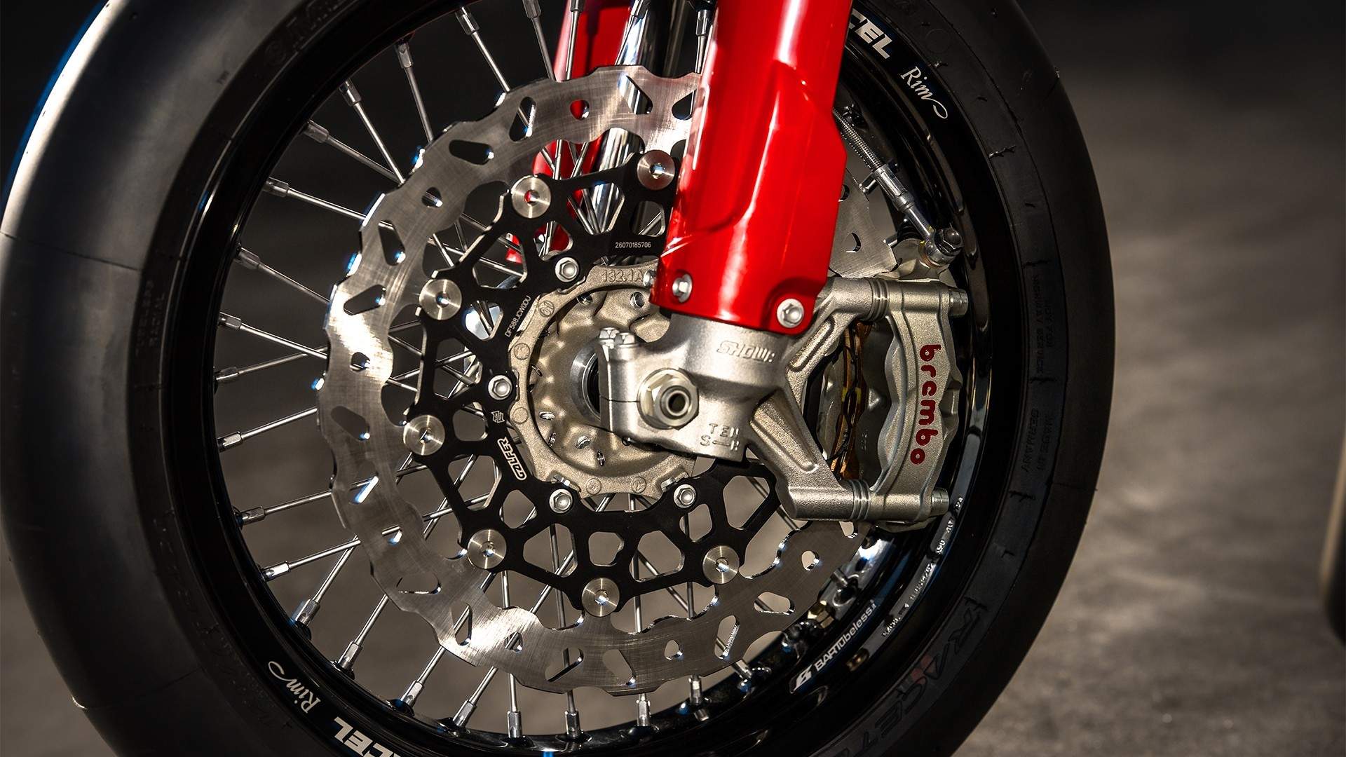 Prototype Ducati Desmo450 SM m4