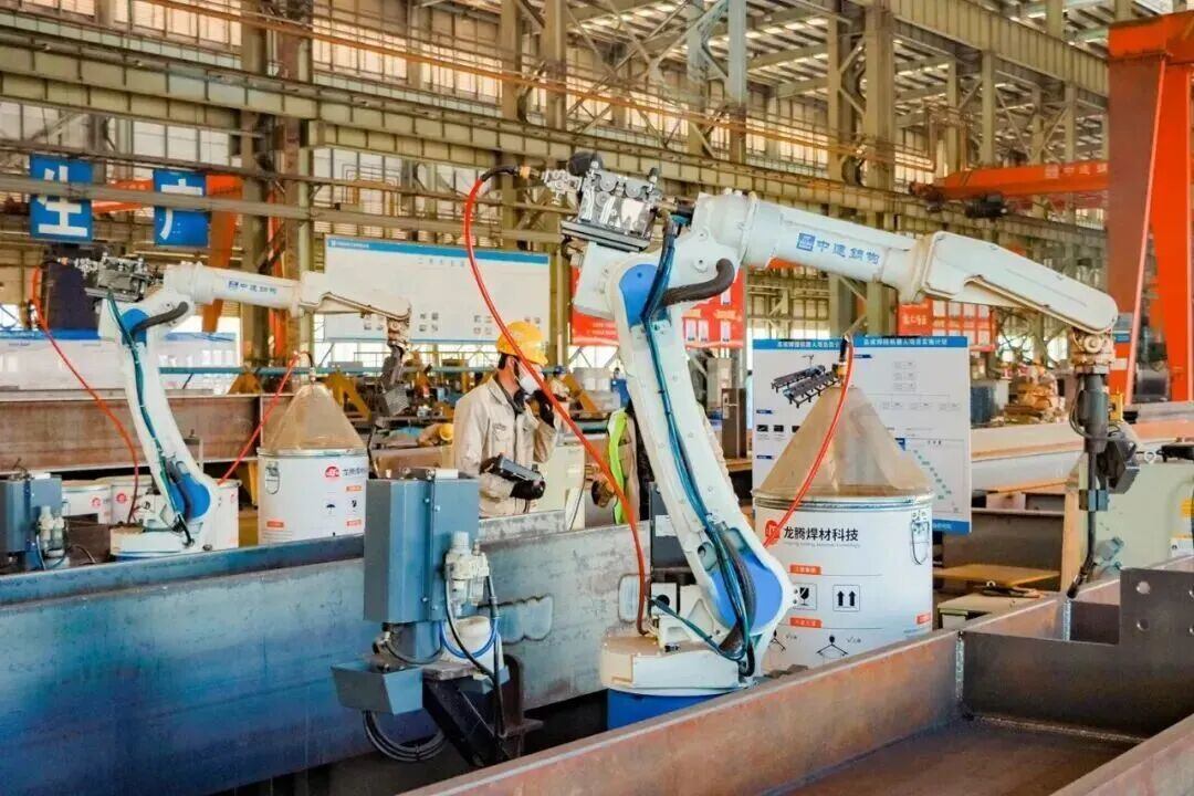 تقنية اللحام الآلي بالروبوت البصري في مصنع CSCEC Steel Structure في جيانغسو