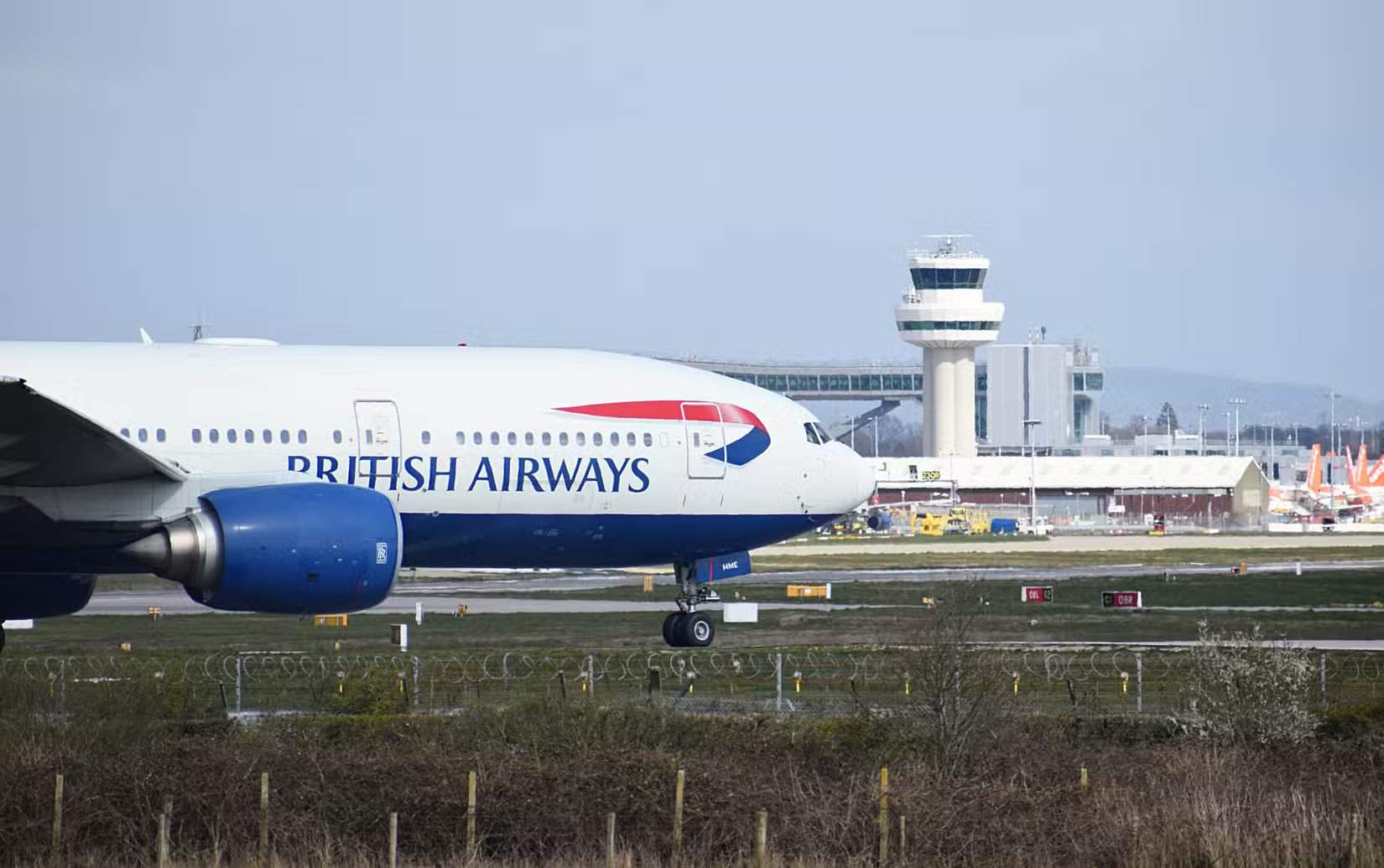 Boeing 777-200ER British Airways рулит в Гатвике