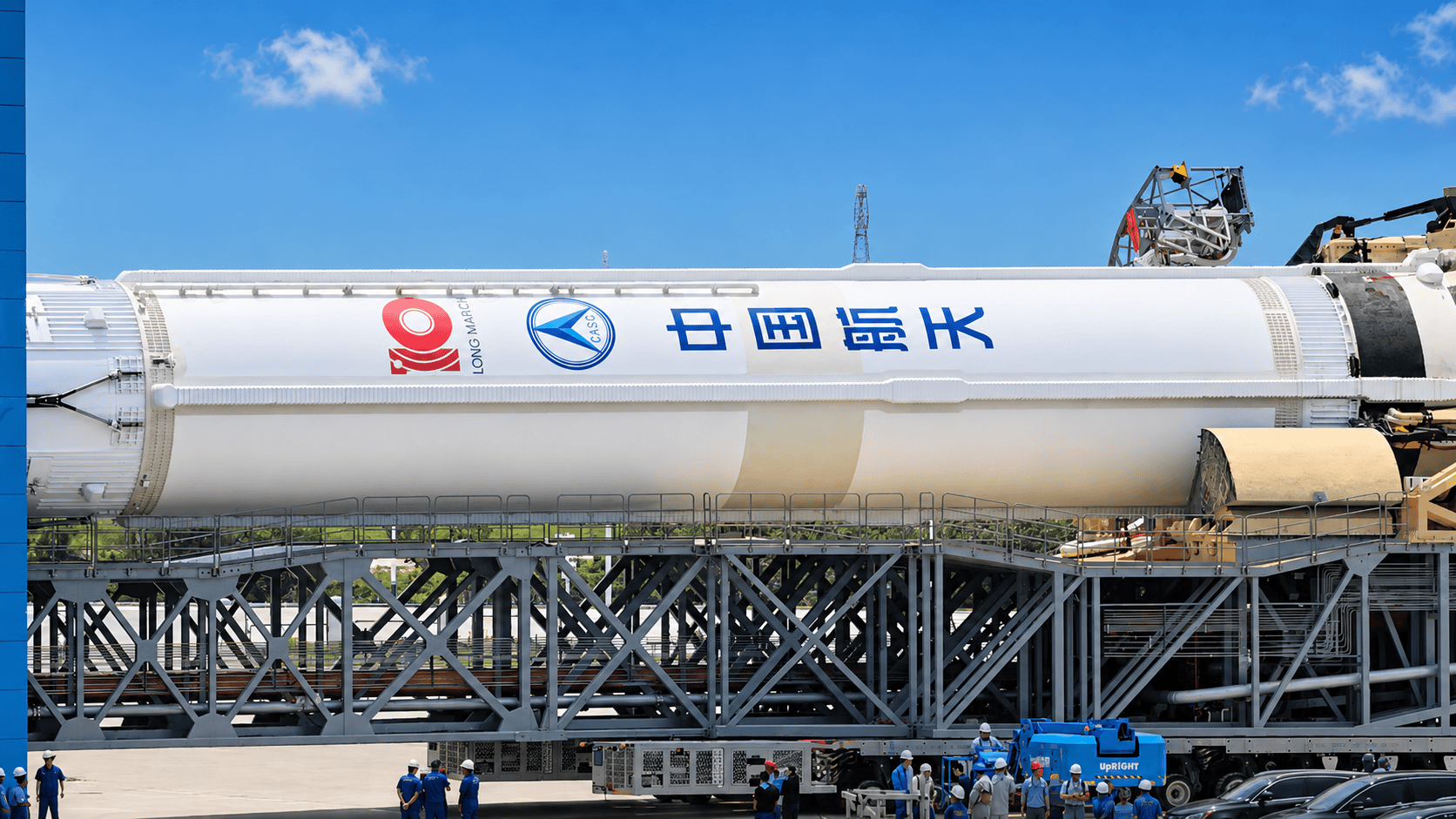 7月6日下午长征十号乙转运到商发2号工位待命今天的太阳很刺眼#长征十号乙 #火箭转运 #商业航天 #可回收火箭