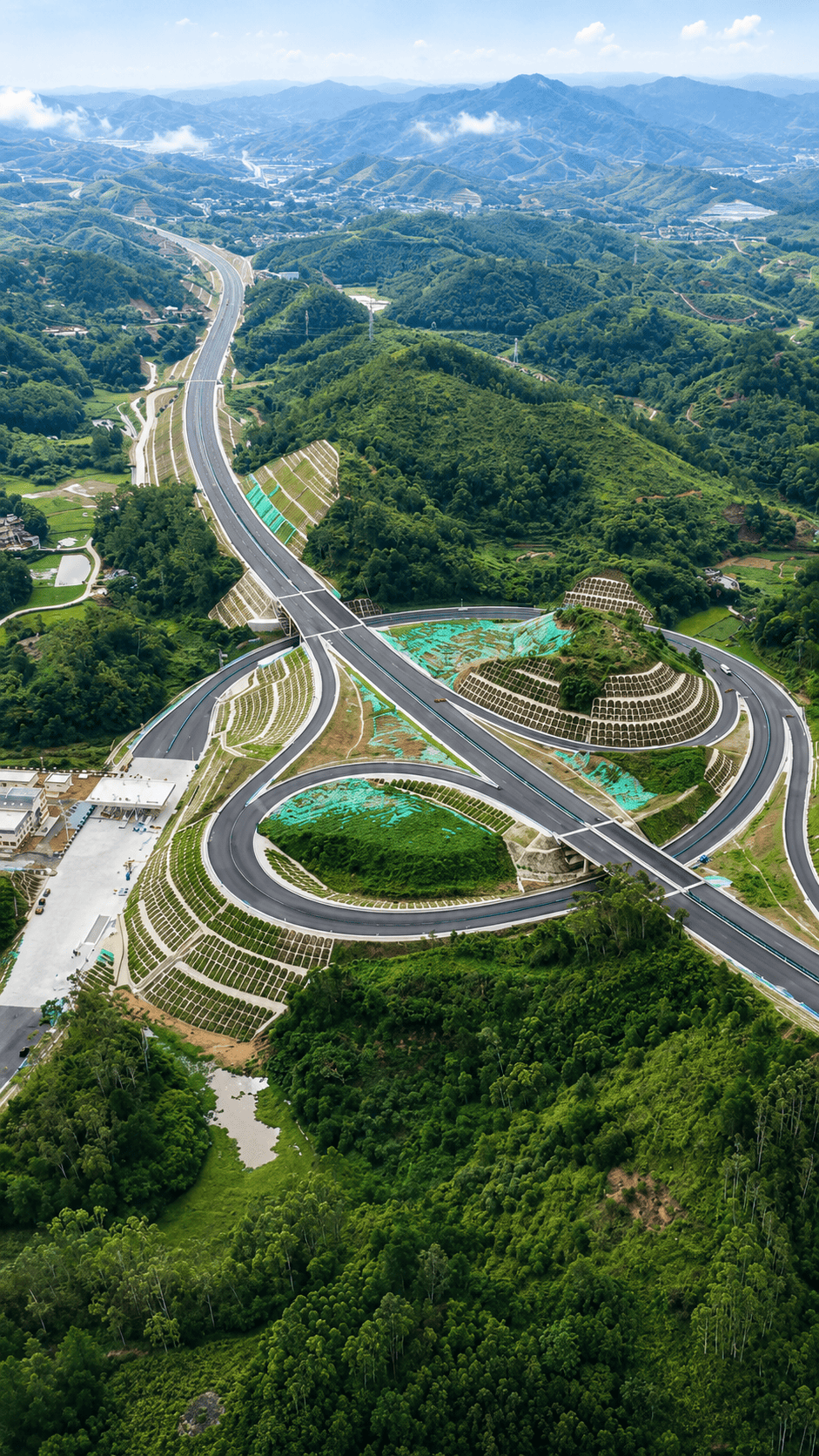 西部陆海新通道上首条规模化、全产业链零碳货运走廊！横钦高速交能融合项目正式开工！#工程建设#高速公路#广西dou知道@中国能建葛洲坝交投公司