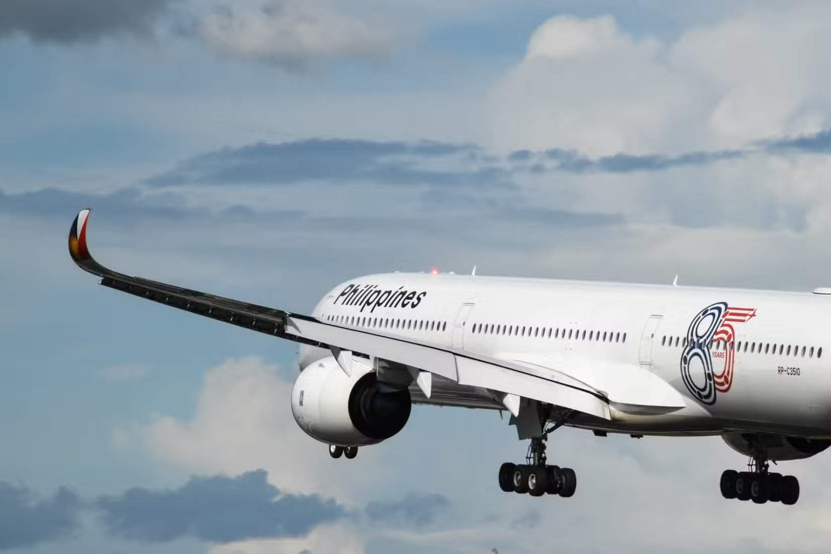 菲律宾航空空客A350-1000飞机在马尼拉机场降落-1