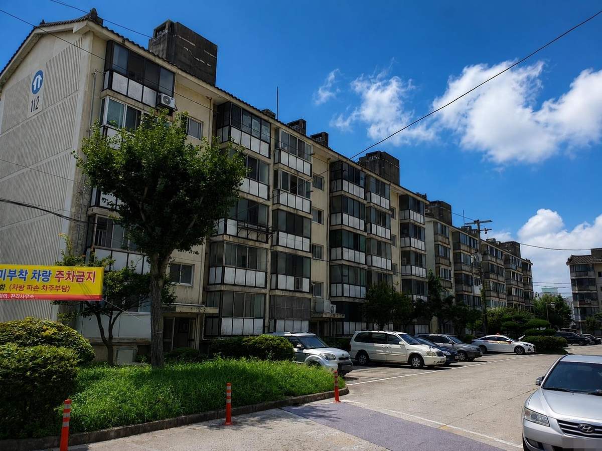 Le premier appartement de Hwangseong Jugong à Gyeongju, en cours de reconstruction
