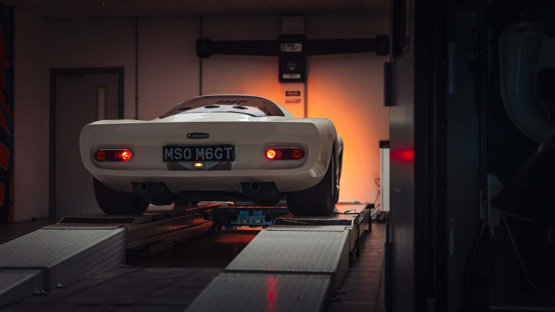 McLaren M6GT (7)