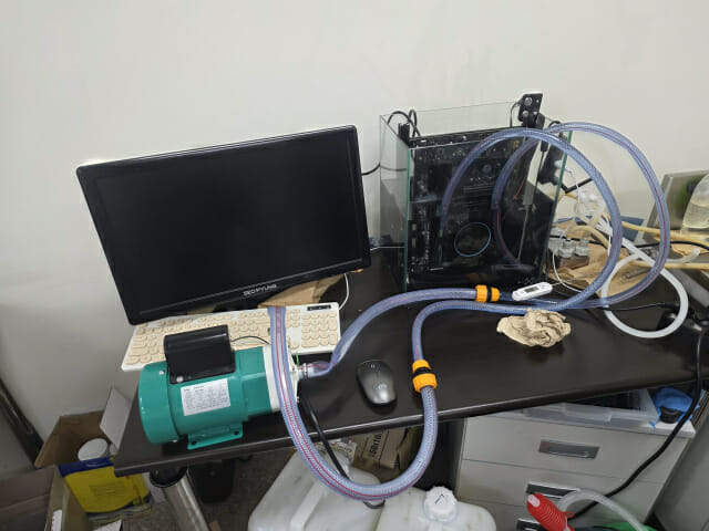 Wareflu研究所正在测试浸没式冷却液(照片=ZDNet Korea)