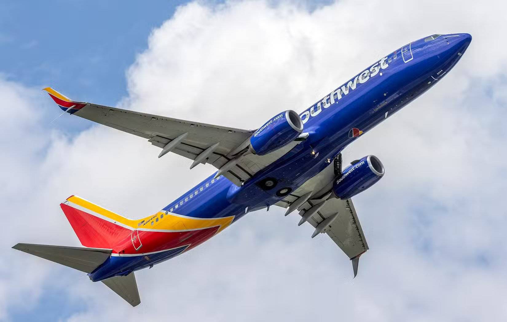Despegue del Boeing 737-8H4 N8644C de Southwest Airlines