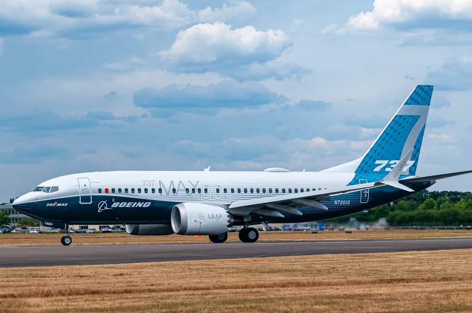 Boeing 737-7 MAX exhibido en el Salón Aeronáutico Internacional de Farnborough en julio de 2018 -1