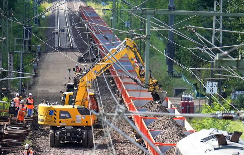 Chantier de la ligne Berlin-Hambourg en août 2025. Cette ligne de plus de 300 kilomètres coûte 2,2 milliards d'euros et sera réalisée en seulement dix mois. © Deutsche Bahn AG Oliver Lang.