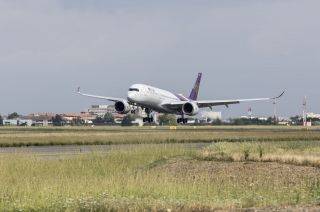 Самолет Thai Airways Airbus A350-900
