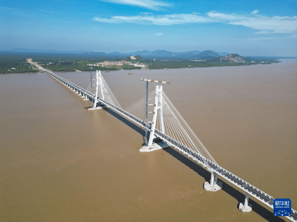 Ceci est une photo du pont transmaritime de Rumba prise le 9 juillet dans l'État de Sarawak, en Malaisie (photo par drone). Photo : Chen Zeguo, journaliste de l'agence Xinhua