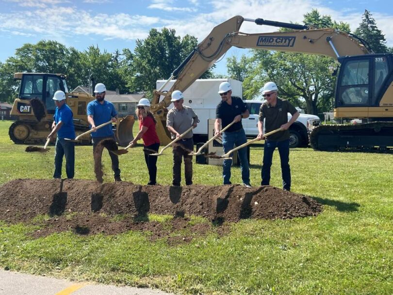 Kaukauna 市政官员和项目负责人为新的 WaterSurplus ImpactRO 处理系统破土动工