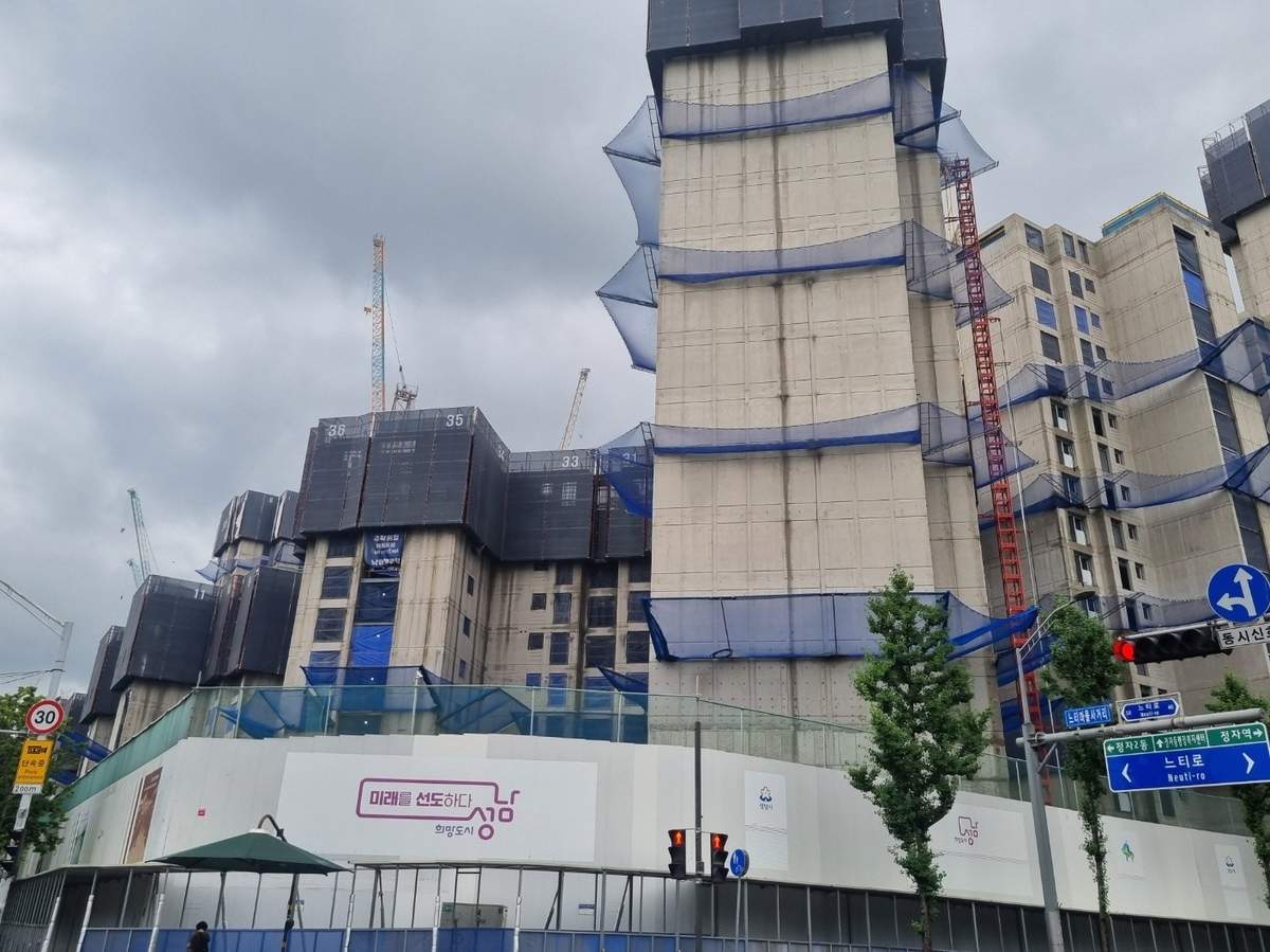 Complexos 3 e 4 da Vila dos Olmos em Bundang em obras de reforma