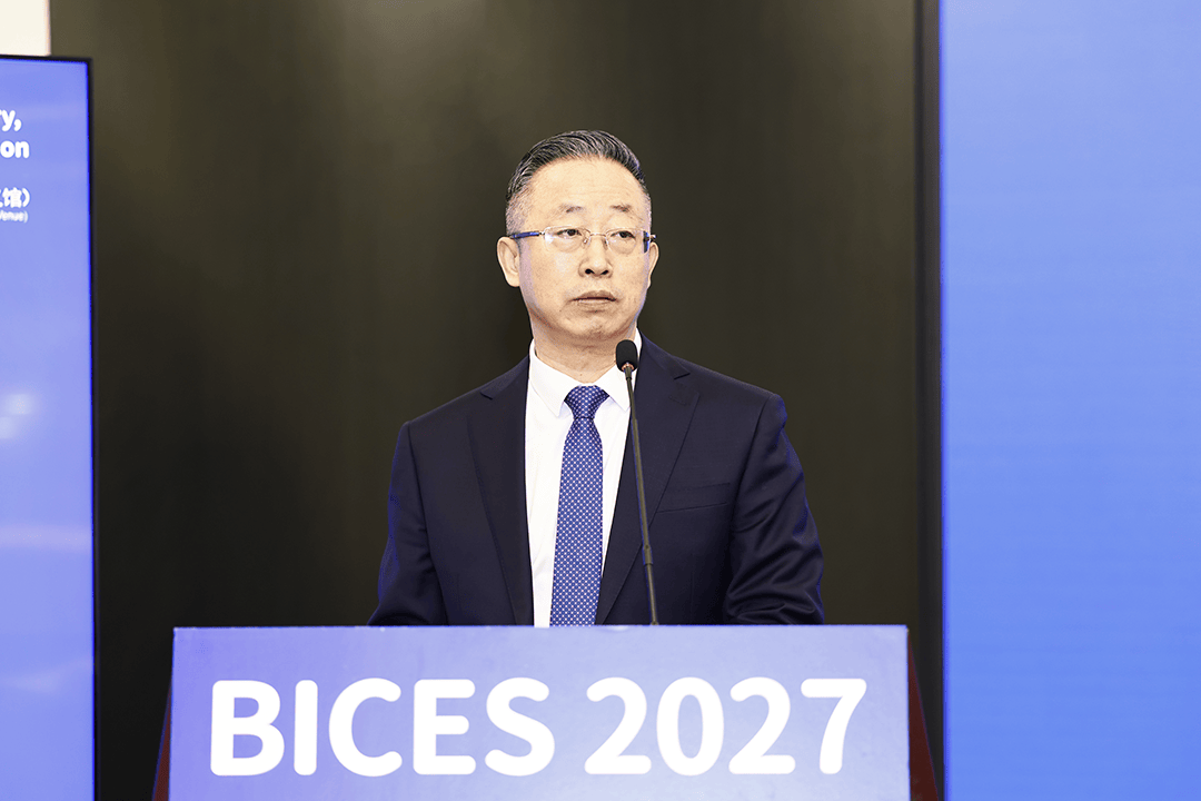 中工工程机械成套有限公司董事长王传明作《聚资源·强协同·促实效,助力BICES 2027高质量发展》讲话