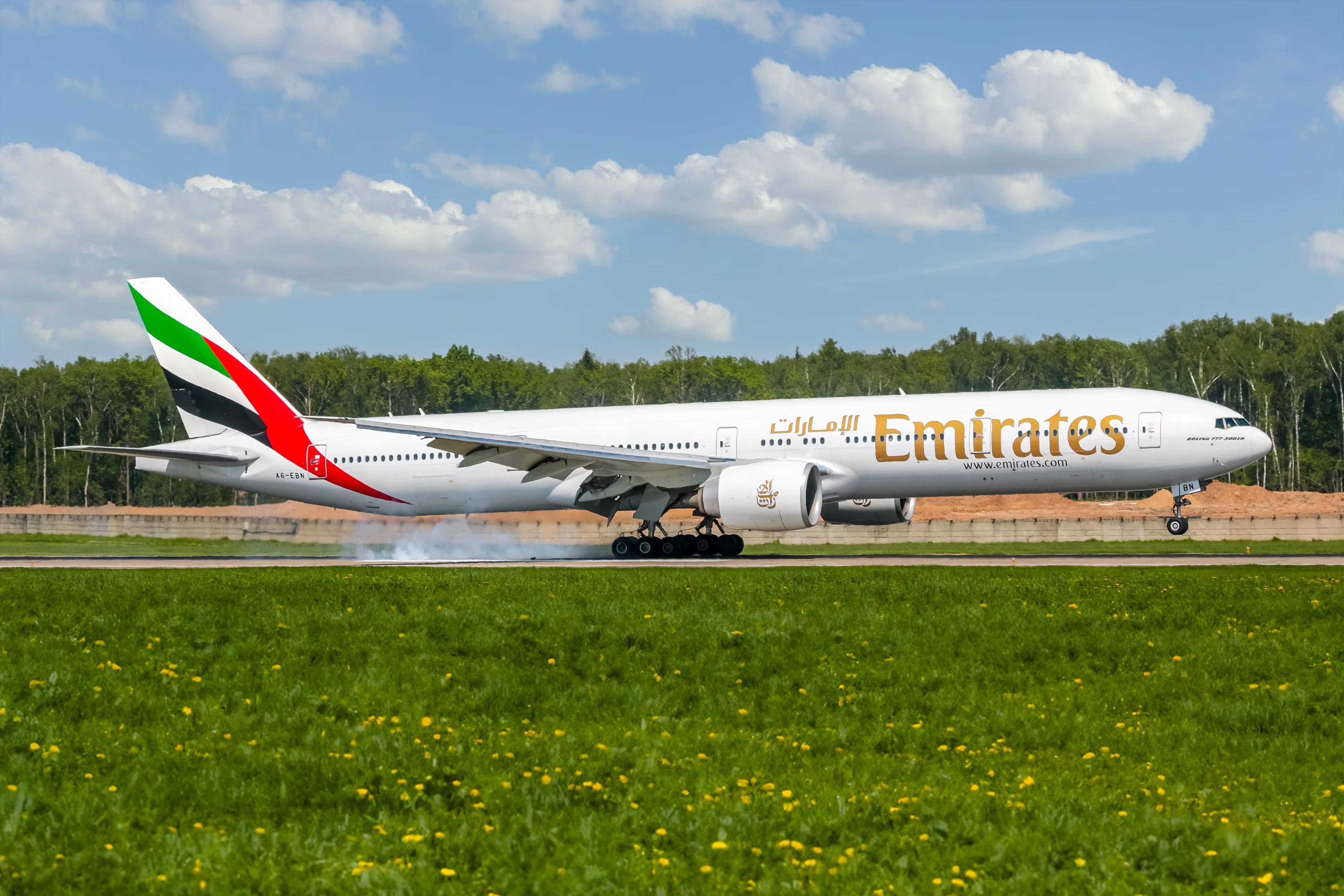 Посадка Boeing 777-300ER Emirates